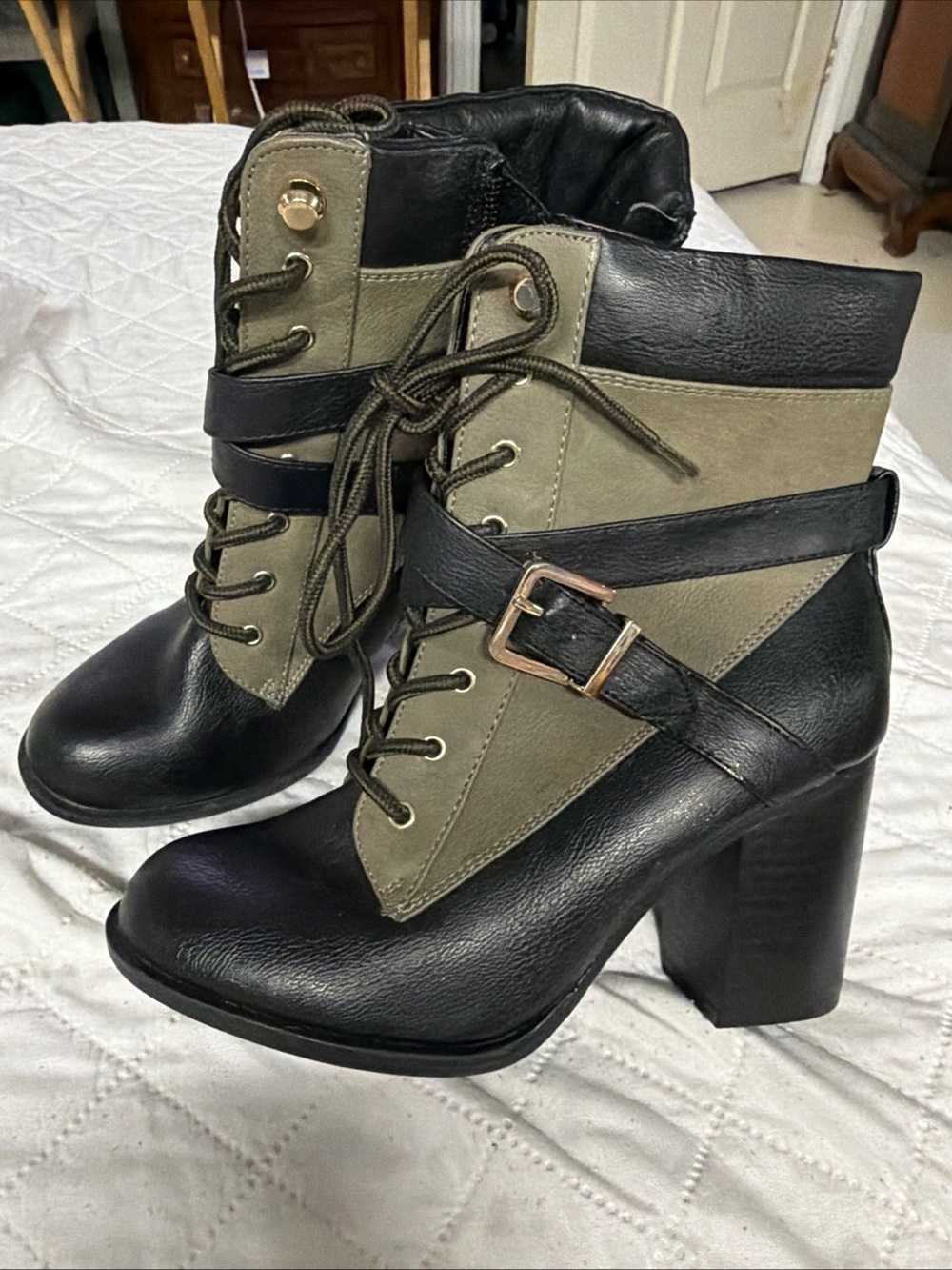 Apt 9 Women’s Lace-Up Block Heel Ankle Boots - Black & Olive size 7